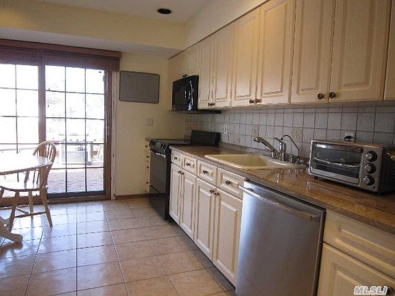 3rd image of 906 Whitehall Dr