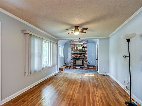 2nd image of 1227 Colonial Rd