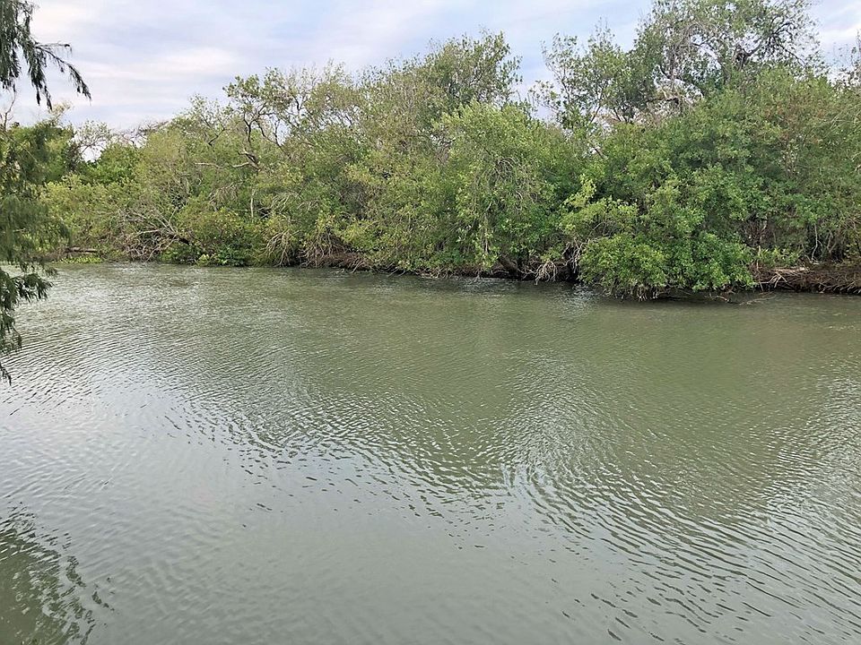 2nd image of 205 Guadalupe River Dr
