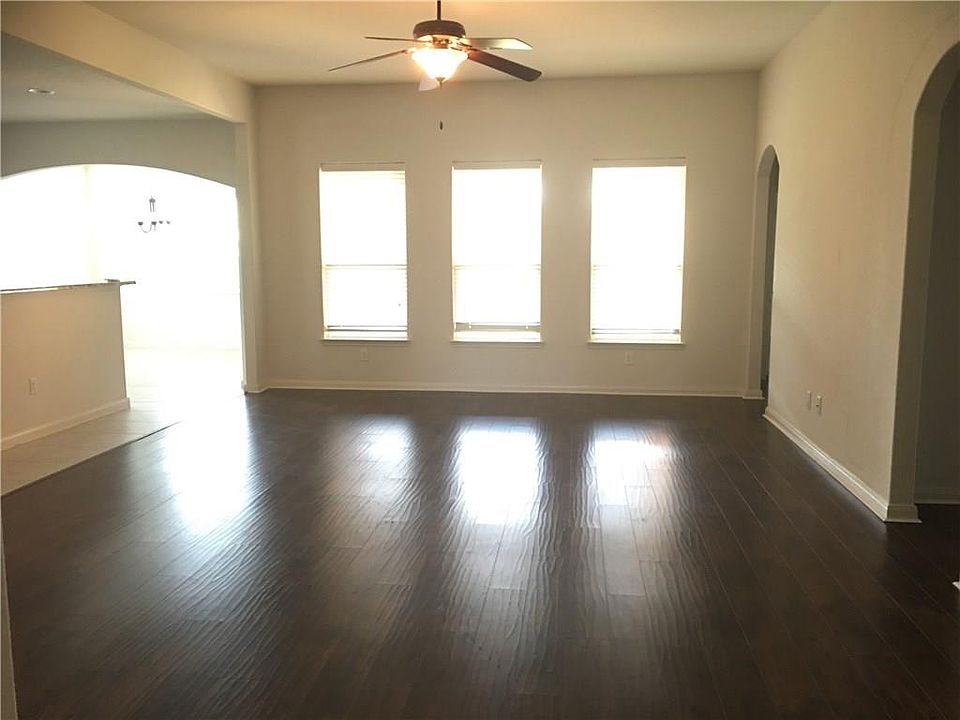 2nd image of 2421 Fall Leaf Ct