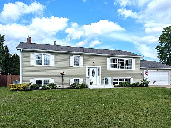 2nd image of 104 Sherwood Dr