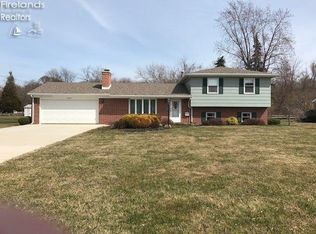 3924 N Haven Ln, Port Clinton, OH 43452
