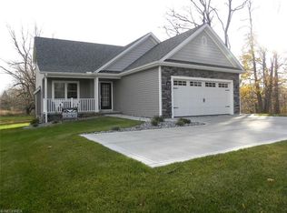 921 Lake Rd, Conneaut, OH 44030