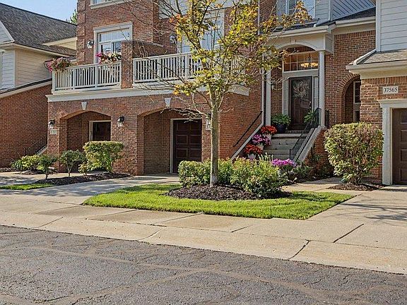 2nd image of 37561 Newburgh Park Cir