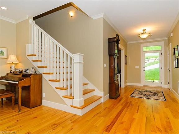 2nd image of 1039 High Vista Dr