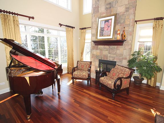3rd image of 165 Annalisa Ct