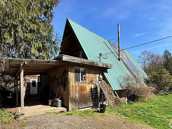 2nd image of 360 Peters Road