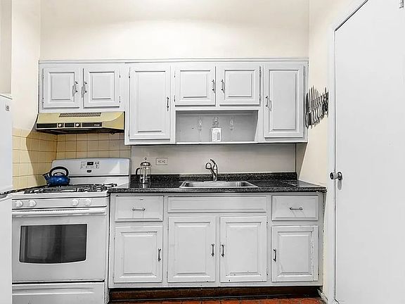5th image of 129 E 27th St APT 2