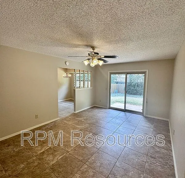 405 Meadow Lake Dr — Photo 6