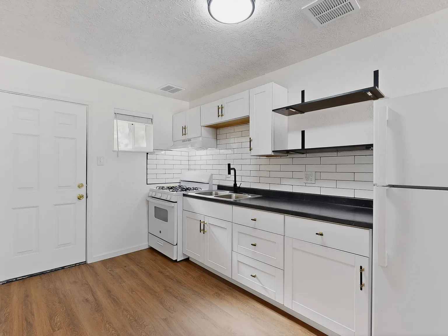 2 bed, 800 sqft, $1,195 — Photo 4