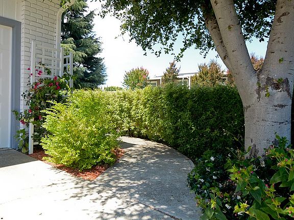 2nd image of 281 Summer Cir #281