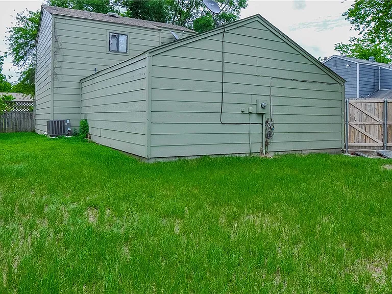 1506 Lemon Tree Ln — Photo 24