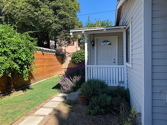 3rd image of 1036 Farnam St