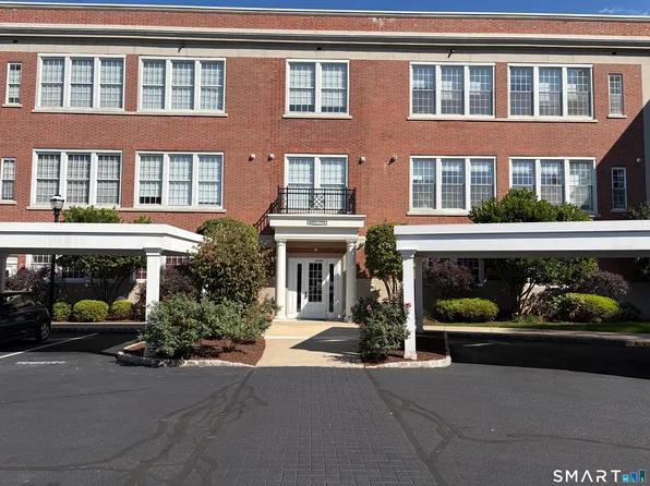 30 Schoolhouse Dr Unit 302, West Hartford, CT 06110