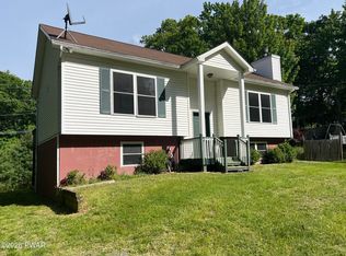 126 Deer Trl, Dingmans Ferry, PA 18328