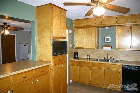 Kitchen with lots of quality cabinets