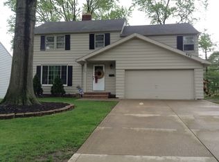 993 Professor Rd, Lyndhurst, OH 44124