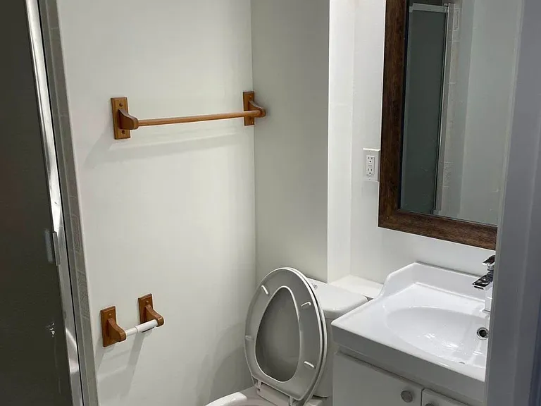27 Lloydminster Ave #BASEMENT — Photo 9