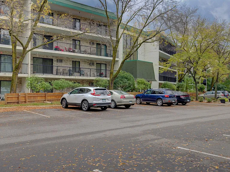 10531 Cedar Lake Rd #213 — Photo 2