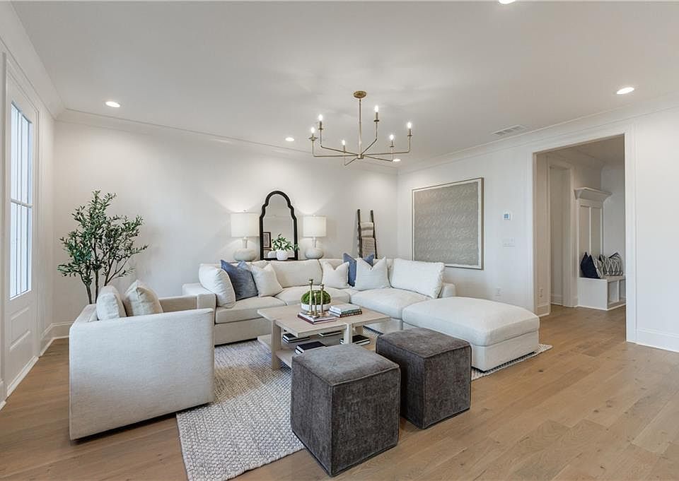 1st image of 400 Mayfair Ct