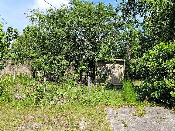 3rd image of 42044 Ash Ave