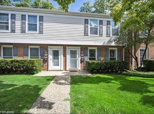 1506 Pebblecreek Dr, Glenview, IL