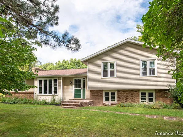 12450 108th St, Freeport, MI 49325