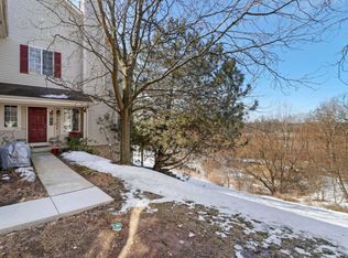 554 Fox Ridge Dr, Fox Lake, IL 60020