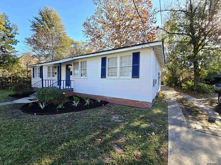2246 Stanford Ave — Photo 10