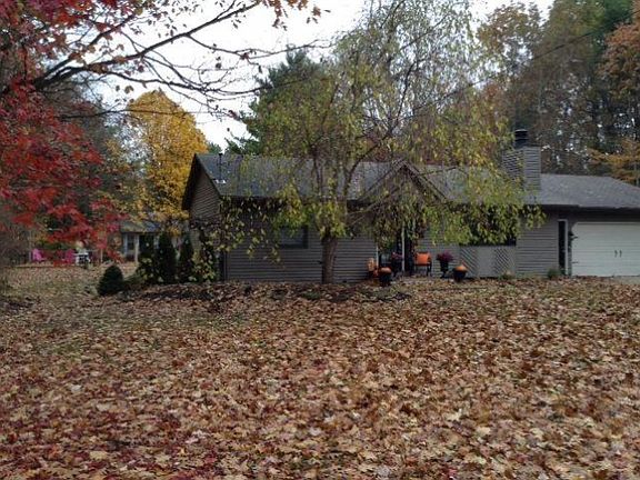 3rd image of 3419 Hollywood Dr