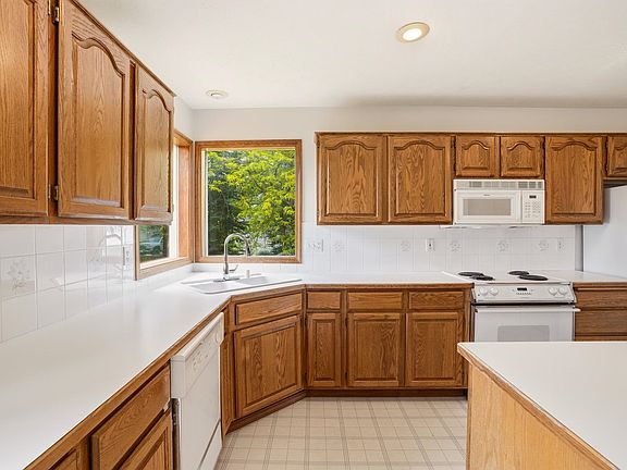 5th image of 1218 E Blue Heron Ct