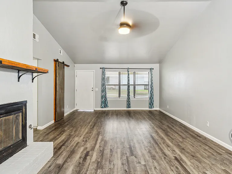2721 Indian Creek Blvd — Photo 6