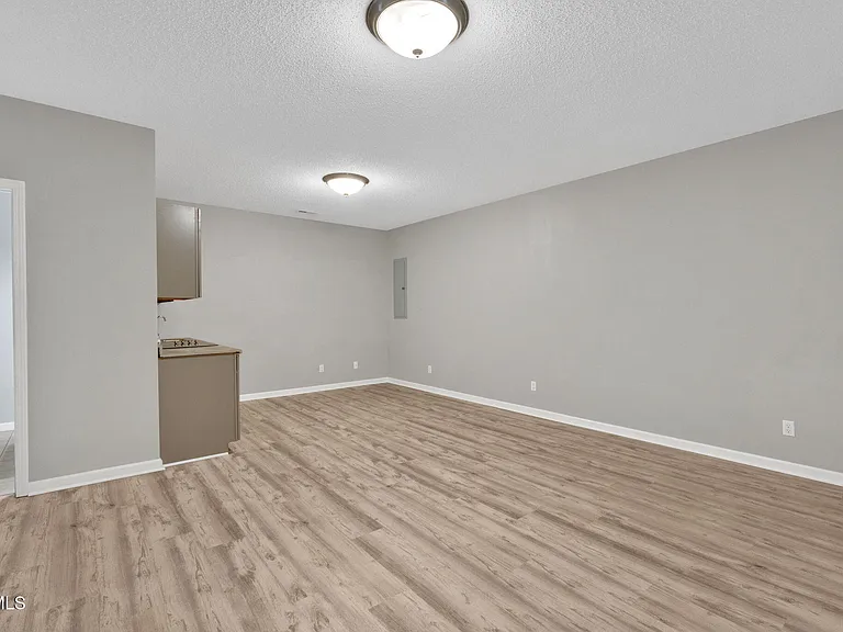 1125 Faye St — Photo 23