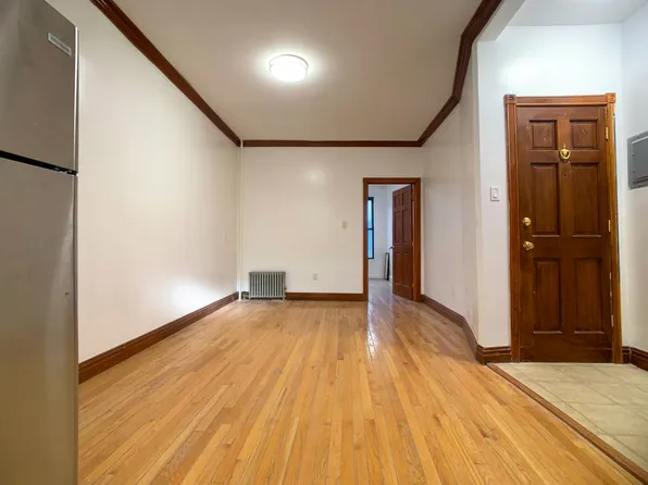 630 President Street image 2 of 9