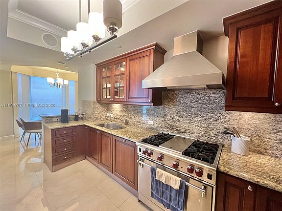 5th image of 17875 Collins Ave #4305