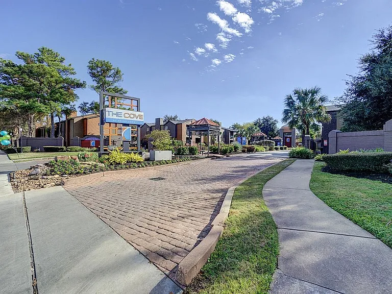 0V3A0081_2_3_4_5
