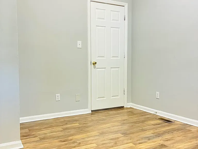 401 S Gray St — Photo 5