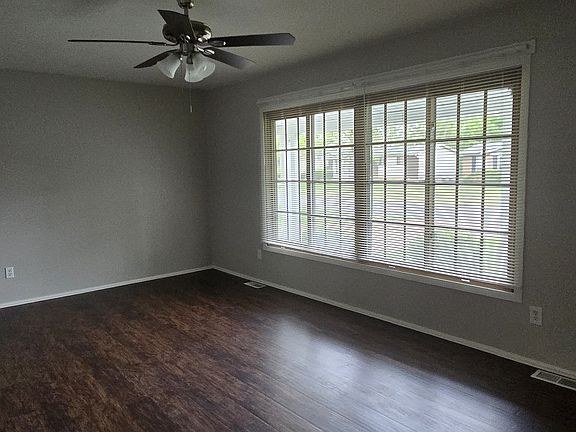3rd image of 670 Charvel Dr