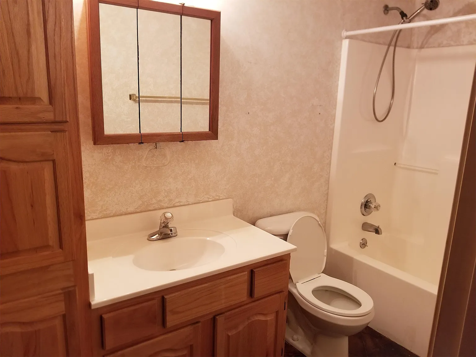 Woodridge Apartments - 16 — Photo 3