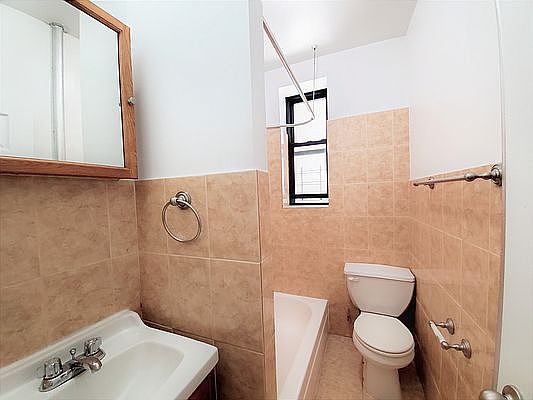 4th image of 173 E 101st St #5B