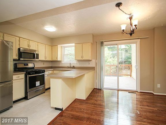 4th image of 13513 Deerwater Dr #5-B