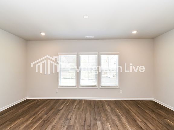 2nd image of 548 Hodge Rd