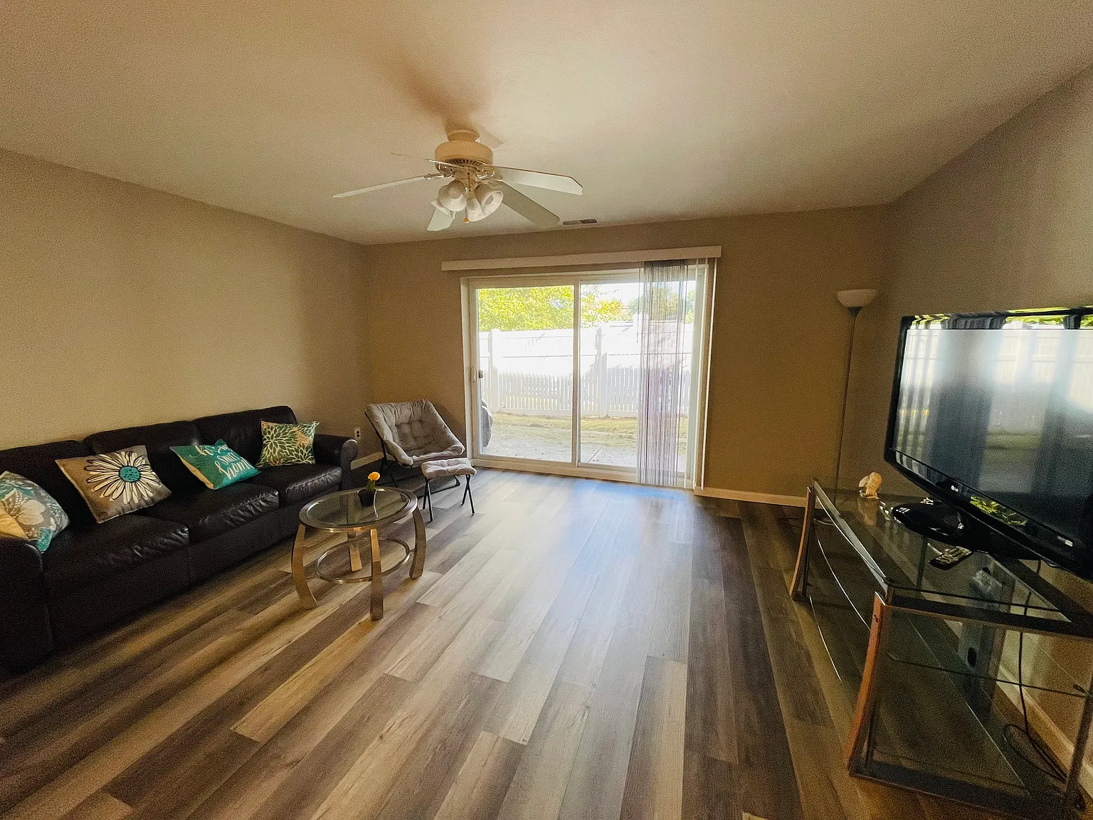 1 bed, 800 sqft, $1,950 — Photo 3