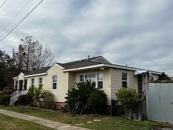 3rd image of 1501 Cameron Blvd #B