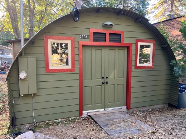 25031 Moon Dr, Crestline, CA 92325