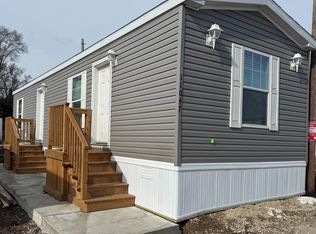 11047 Silver View Ct, South Lyon, MI 48178