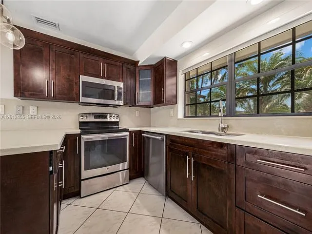 10401 SW 199th St — Photo 3