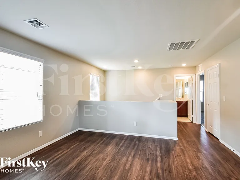 1106 E Dorrell Ln — Photo 15