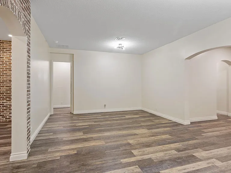 175 NW Willow Grove Ave — Photo 13