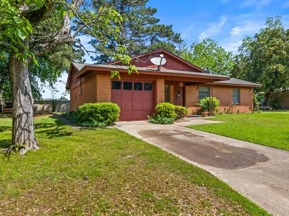 104 Hilltop Dr, Naples, TX 75568